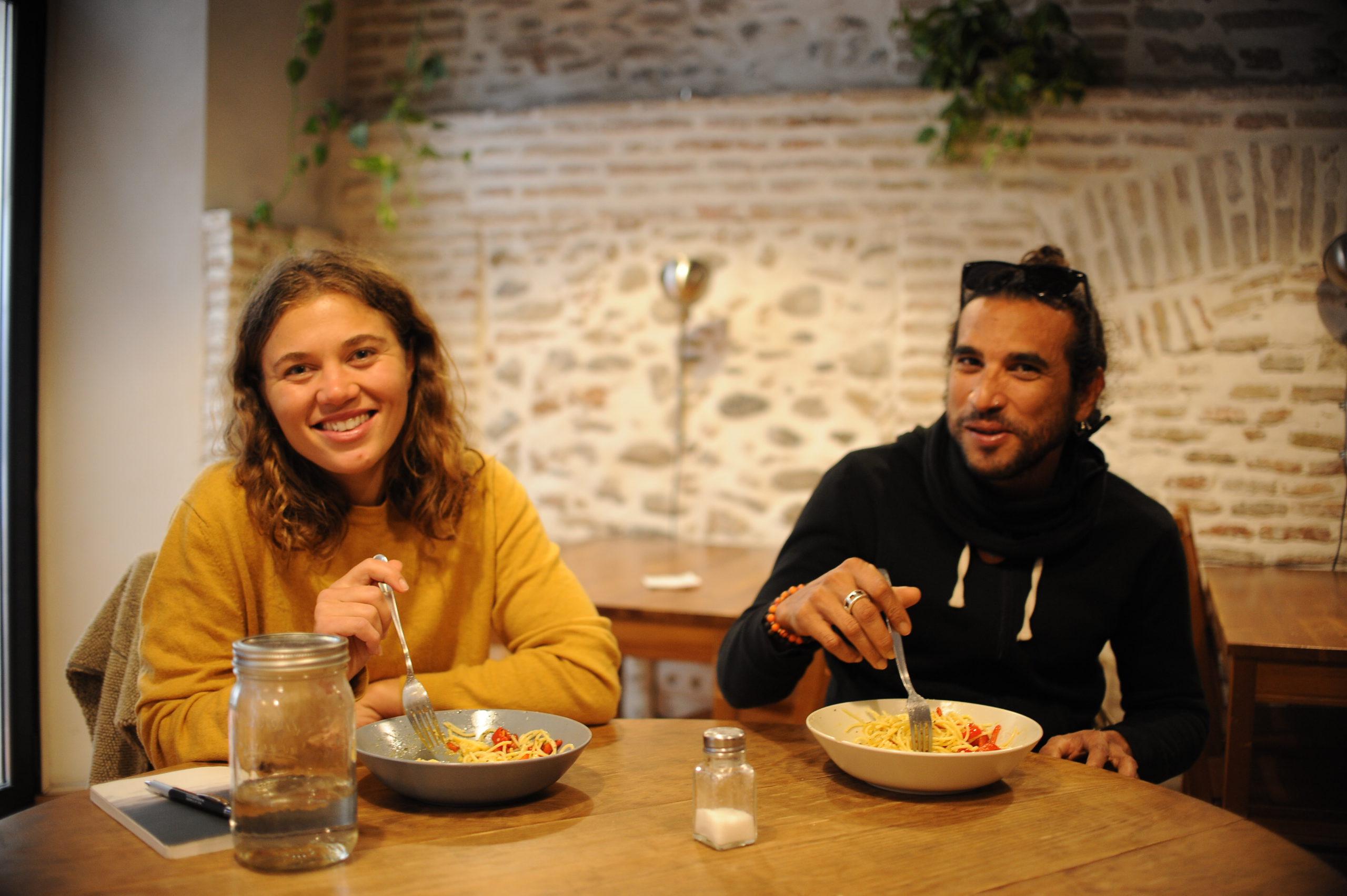 8 Smiley el granado guests eating in ground floor kitchen area